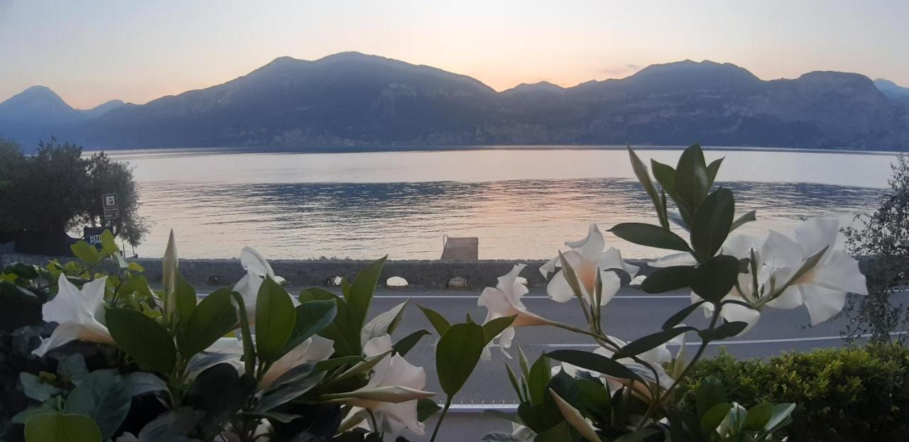 Villa Sul Lago Con Pontile Privato A Brenzone Sul Garda - Unique And Exclusive Luaran gambar