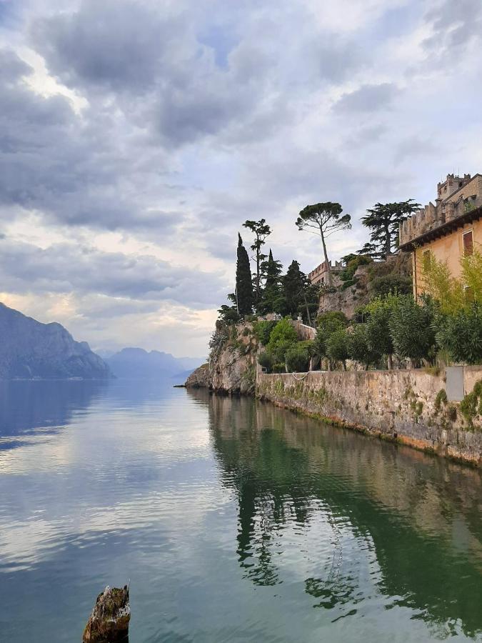 Villa Sul Lago Con Pontile Privato A Brenzone Sul Garda - Unique And Exclusive Luaran gambar