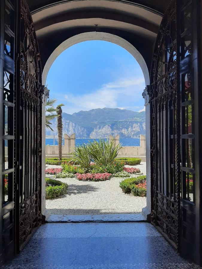 Villa Sul Lago Con Pontile Privato A Brenzone Sul Garda - Unique And Exclusive Luaran gambar