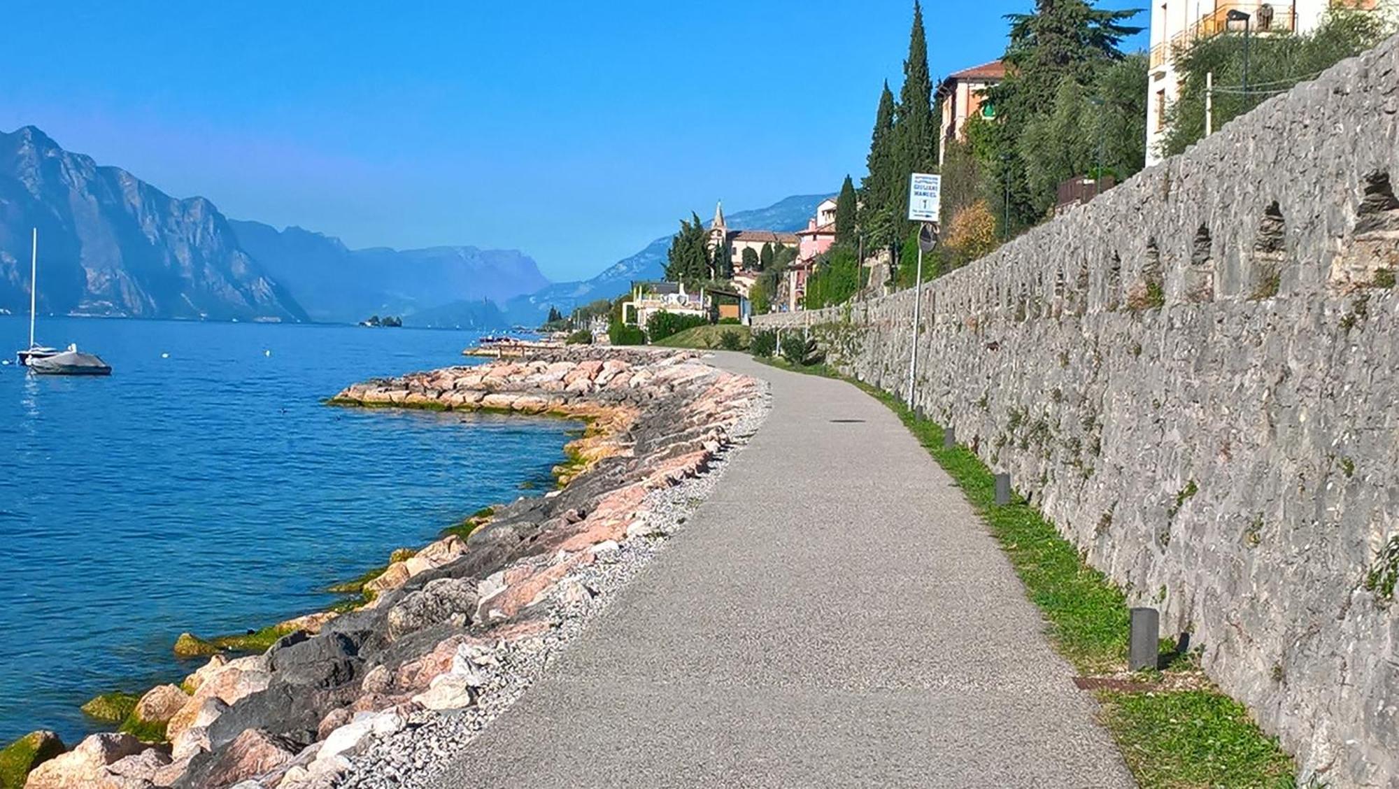 Villa Sul Lago Con Pontile Privato A Brenzone Sul Garda - Unique And Exclusive Luaran gambar