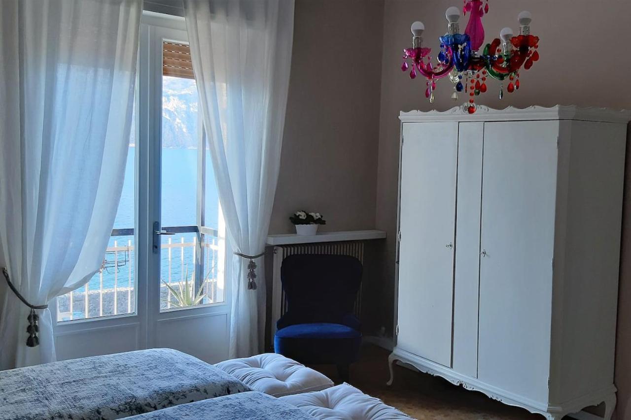 Villa Sul Lago Con Pontile Privato A Brenzone Sul Garda - Unique And Exclusive Luaran gambar